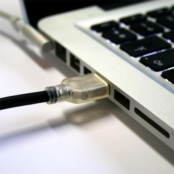 Cordon USB blindé de mise à la terre de PC portable – Image 2